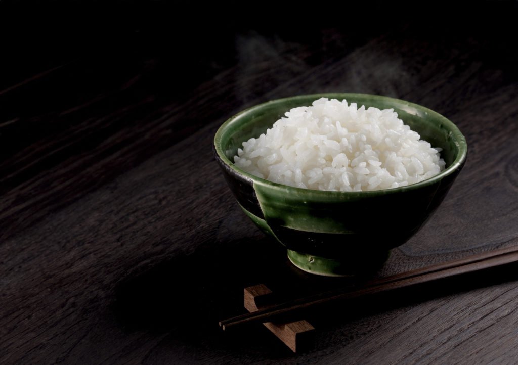 日常の食卓を、少しだけ大人の特別な時間へ。
ははごころノアールとともに、
心ほどけるひとときをお楽しみください。